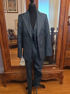 Ladies Three-Piece Suit - Classic Tailored Blazer, Vest & Trousers